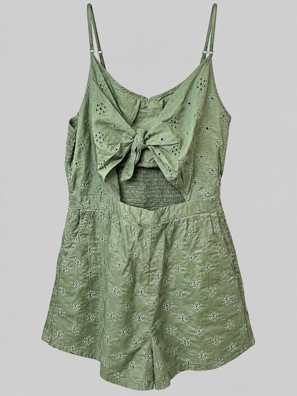 Aerie Romper Women's M Sage Green Eyelet Tie Front Boho Cottagecore Summer